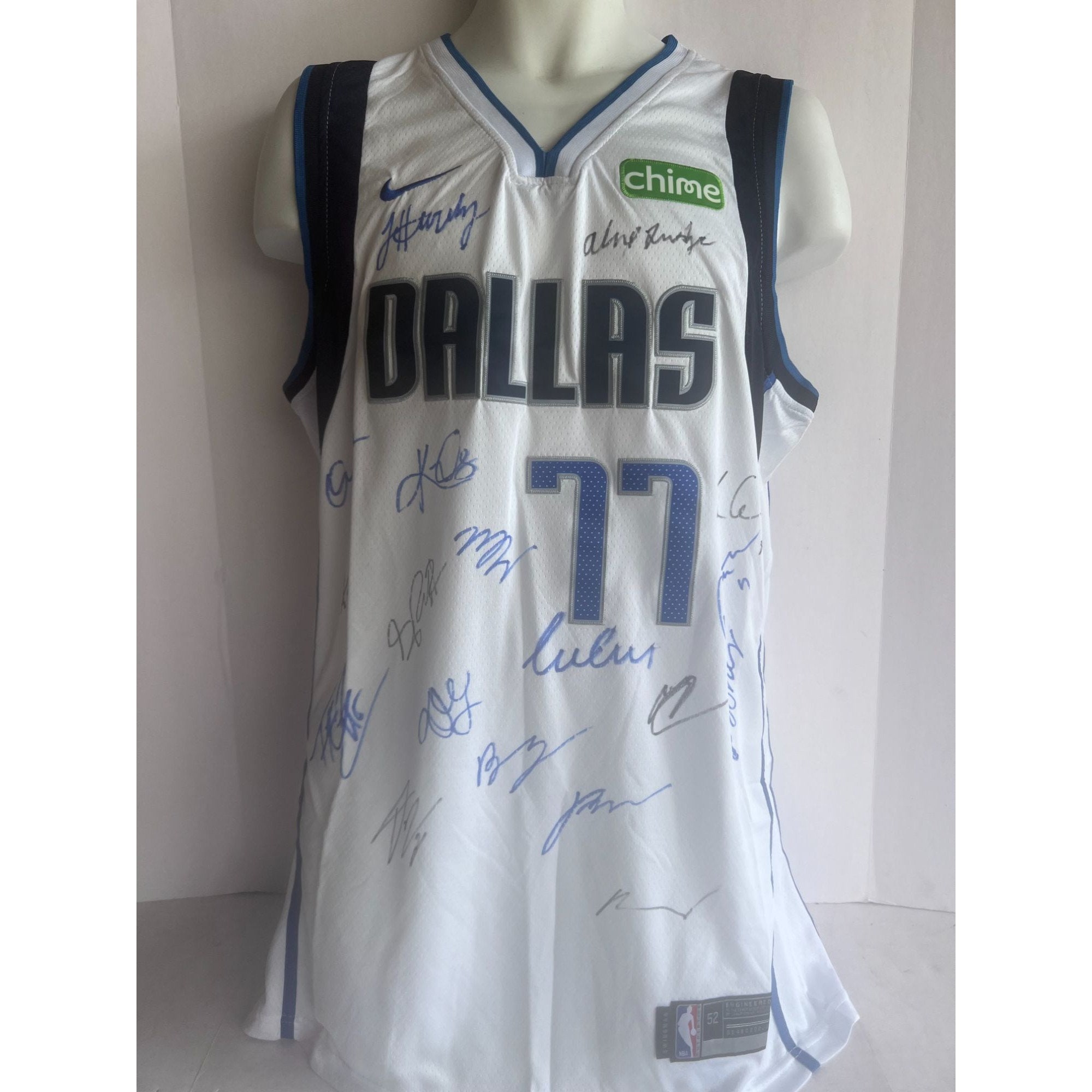 Dallas Mavericks Lua Doncic Kyrie Irving 2023- 2024 Team Signed