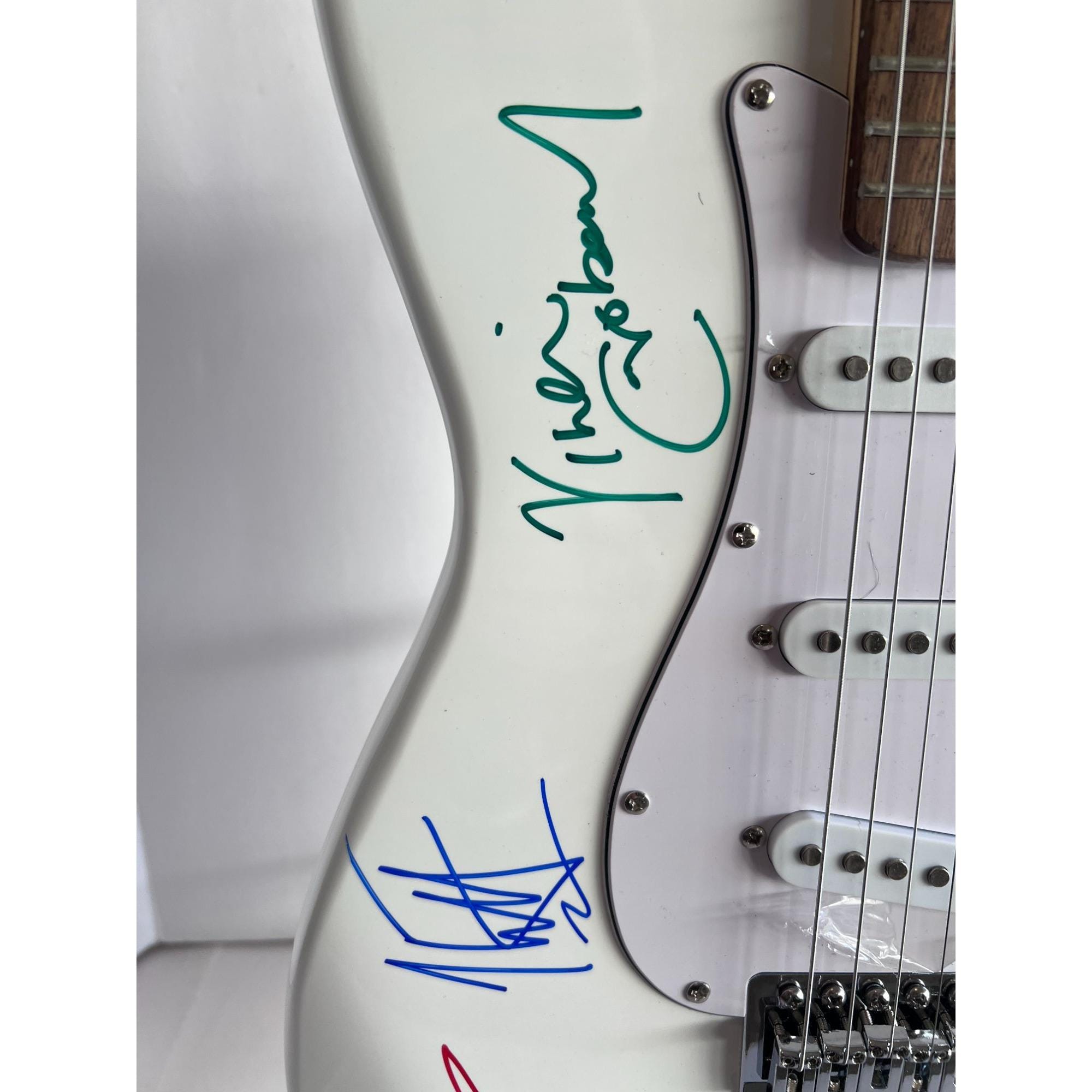 ノエル＆リアム・ギャラガーのオアシス・エレキギター（サイン入り