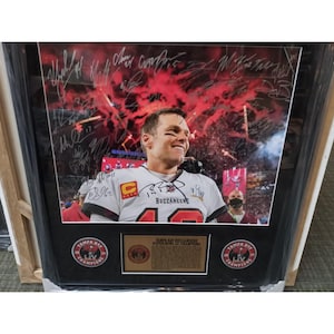 Tom Brady Tampa Bay Buccaneers Super Bowl champions team signed 16x20 photo framed 24x26 signed with proof.