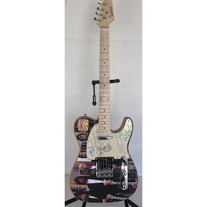 Traveling  Wilburys Roy Orbison Jeff Lynne Bob Dylan Tom Petty George Harrison full size electric guitar signed  with proof