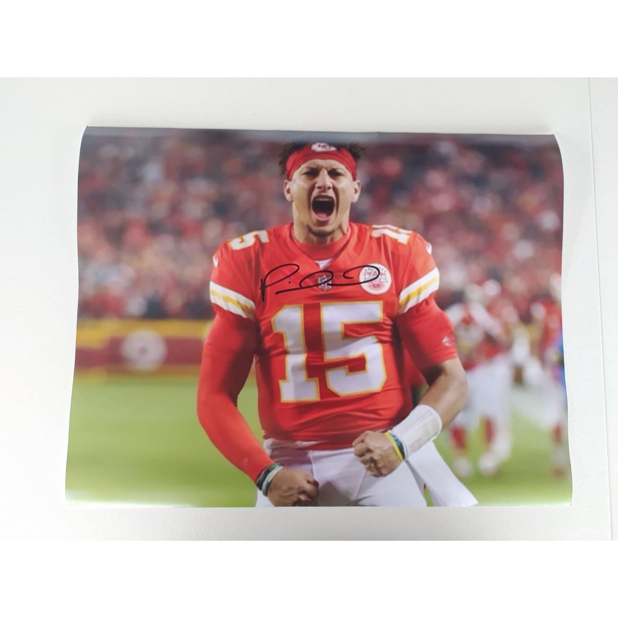 Patrick Mahomes 16x20 photograph signed with proof