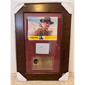 John Wayne "The Duke", cartolina originale del 1960 del cinema Alamo firmata, dimensioni 20x29 pollici.