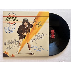 Angus young Malcolm Young Brian Johnson Cliff Williams Phil Rudd AC DC High Voltage lp signed with proof