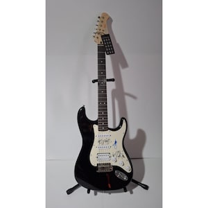 Travis Barker, Mark Hoppus, Tom De Longe, Blink 182, authentieke Fender Stratocaster elektrische gitaar, gesigneerd met bewijs