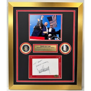 Notitiekaart Donald Trump 47e president van de Verenigde Staten van Amerika, gesigneerd met museumkwaliteitslijst 22 x 27 en signeerbewijs.