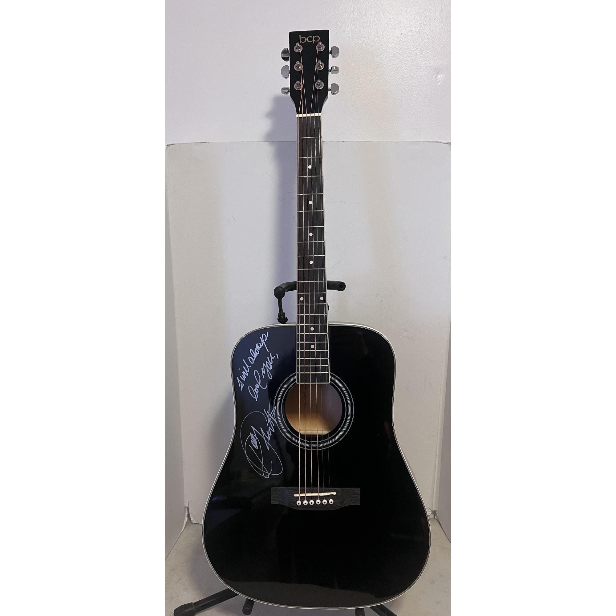 Guitare acoustique noire pleine grandeur Dolly Parton signée avec preuve