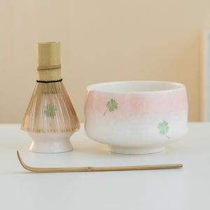 Handmålad fyrklöver i keramik, matchaskålset, japanskt matcha-kit, presentset, 480 ml