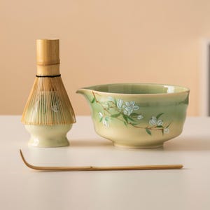 Hand-painted Floral Ceramic Matcha Bowl Set with Bamboo Whisk and Chasen Holder Green Matcha Ceremonial Set 450ml