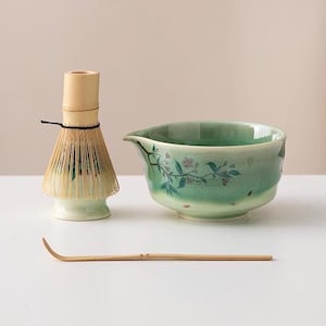 Handbemalte Blumen Keramik Matcha Schüssel Set mit Bambus Schneebesen und Chasen Halter Grün Matcha Schneebesen Set 450ml