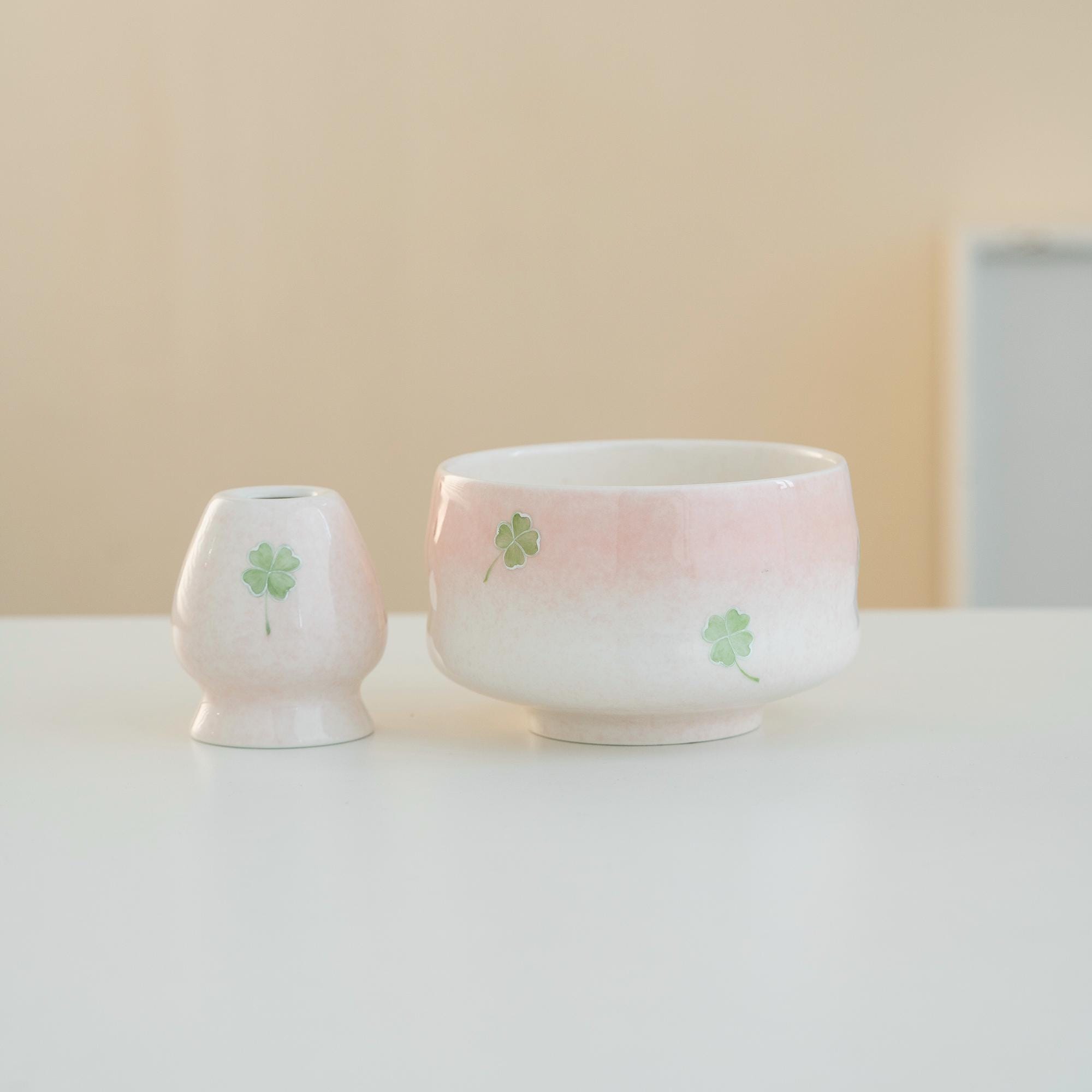手描き四つ葉のクローバー陶器抹茶碗セット 日本の抹茶キットギフト 