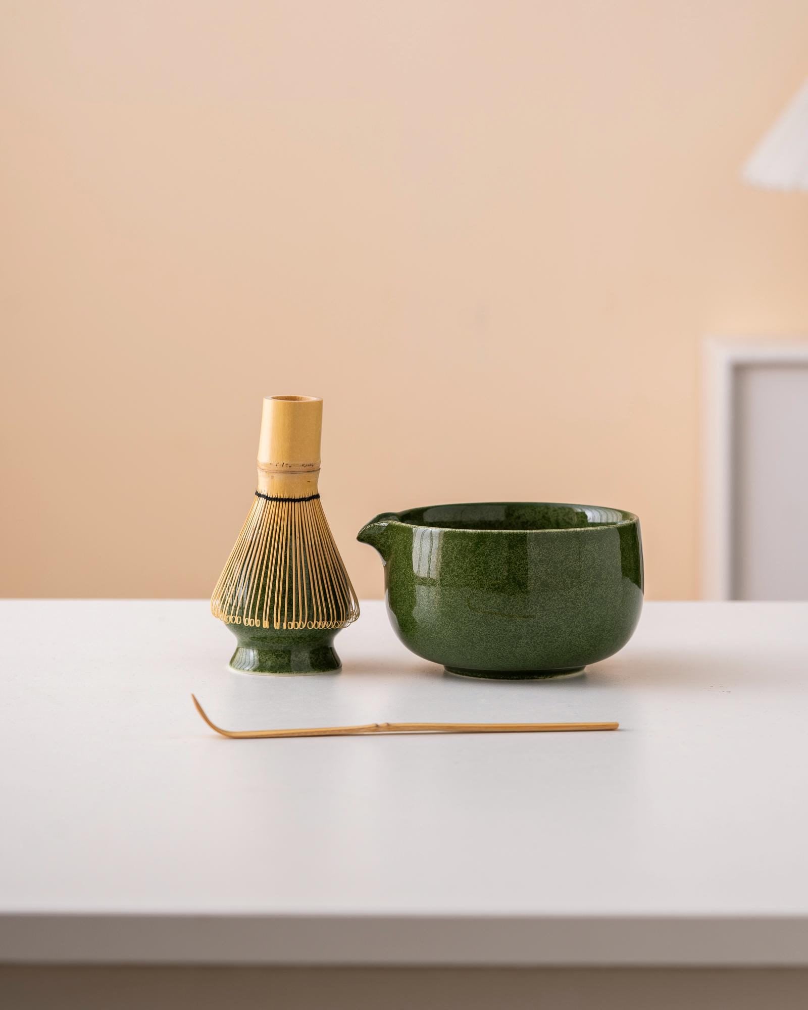 茶盌　茶碗　茶道具　matchabowl Green Ceramic Matcha Bowl Set With Spout Bamboo Whisk and Chasen