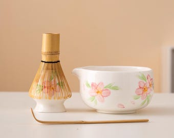 Handbemalte Florale Keramik Matcha Schüssel Set mit Ausguss Bambus Schneebesen und Chasen Halter Einzigartiges Matcha Schneebesen Geschenkset 450ml