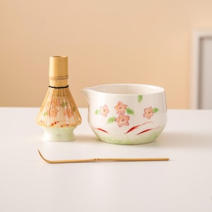 Handbemalte Florale Keramik Matcha Schüssel Set mit Ausguss Bambus Schneebesen und Chasen Halter Elegantes Matcha Schneebesen Set 450ml