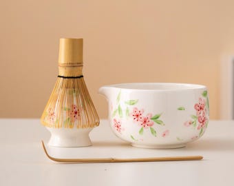 手描きの桃の花の陶器製抹茶碗セット、注ぎ口付き竹製茶筅と茶筅