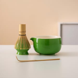 Green Ceramic Matcha Bowl Set with Spout Bamboo Whisk and Chasen Holder Unique Matcha Tea Set 450ml
