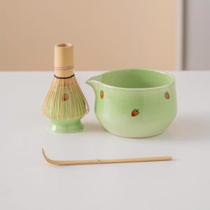 Hand-painted Strawberry Ceramic Matcha Bowl Set with Spout Bamboo Whisk and Chasen Holder Green Matcha Tea Set 450ml