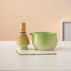 Green Ceramic Matcha Bowl Set with Spout Bamboo Whisk and Chasen Holder Elegant Matcha Tea Ceremonial Set 450ml