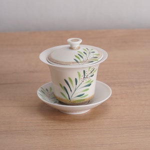 Copo com tampa de cerâmica Gaiwan de porcelana branca pintada à mão