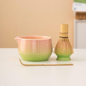 Set di ciotole per tè matcha in ceramica rosa con beccuccio, frusta in bambù e porta chasen, elegante set per la cerimonia del tè matcha da 450 ml.