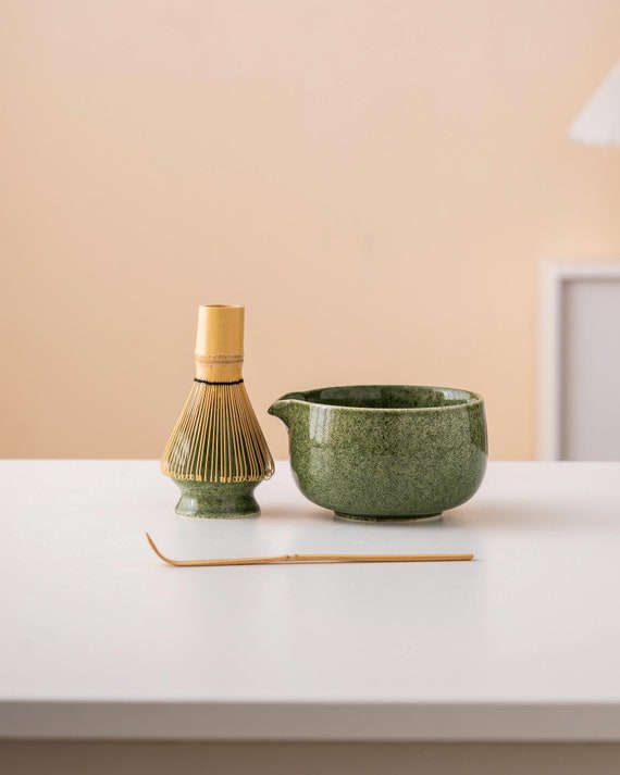 Grne Keramik Matcha Schssel Set mit Ausguss Bambus Schneebesen und Chasen  Halter Japanisches Matcha Schneebesen Set 450ml - Etsy.de