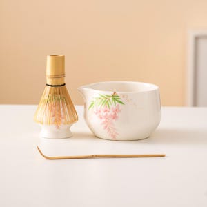 Handbemalte Floral Keramik Matcha Schüssel Set mit Auslauf Bambus Schneebesen und Chasen Halter Elegantes Matcha Teezeremonielles Set 450ml