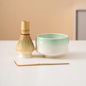 Gradient Green Ceramic Matcha Bowl Set Bamboo Whisk and Chasen Holder Unique Matcha Tea Ceremony Set 480ml