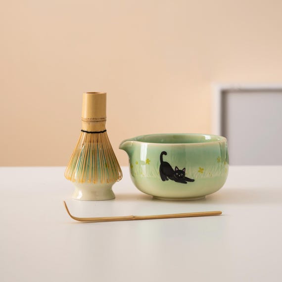 Hand-painted Black Cat Ceramic Matcha Bowl Set with Spout Bamboo Whisk and Chasen Holder Unique Matcha Tea Set 450ml