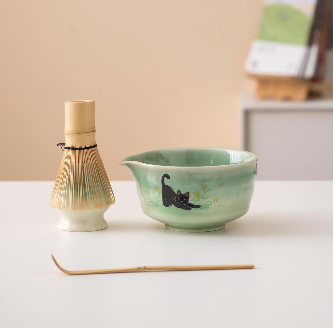 Hand-painted Black Cat Ceramic Matcha Bowl Set with Bamboo Whisk and Chasen Holder Green Matcha Ceremonial Set 450ml - Complete Matcha Set