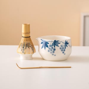 Hand-painted Grapes Ceramic Matcha Bowl Set with Spout Bamboo Whisk and Chasen Holder Elegant Matcha Whisk Set 450ml