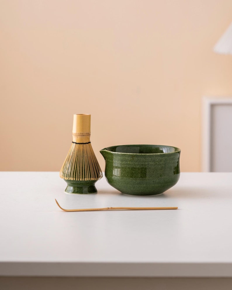 Green Ceramic Matcha Bowl Set with Spout Bamboo Whisk and Chasen Holder Japanese Matcha Whisk Ceremony Set 450ml