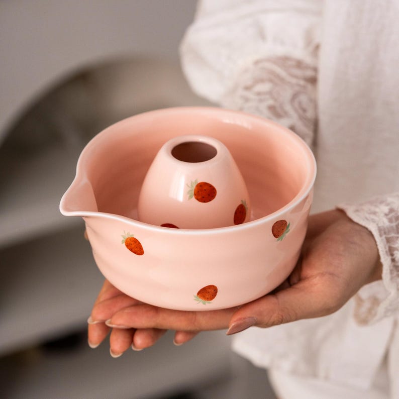 Hand-painted Strawberry Ceramic Matcha Bowl Set with Bamboo Whisk and Chasen Holder Pink Matcha Ceremonial Set 450ml