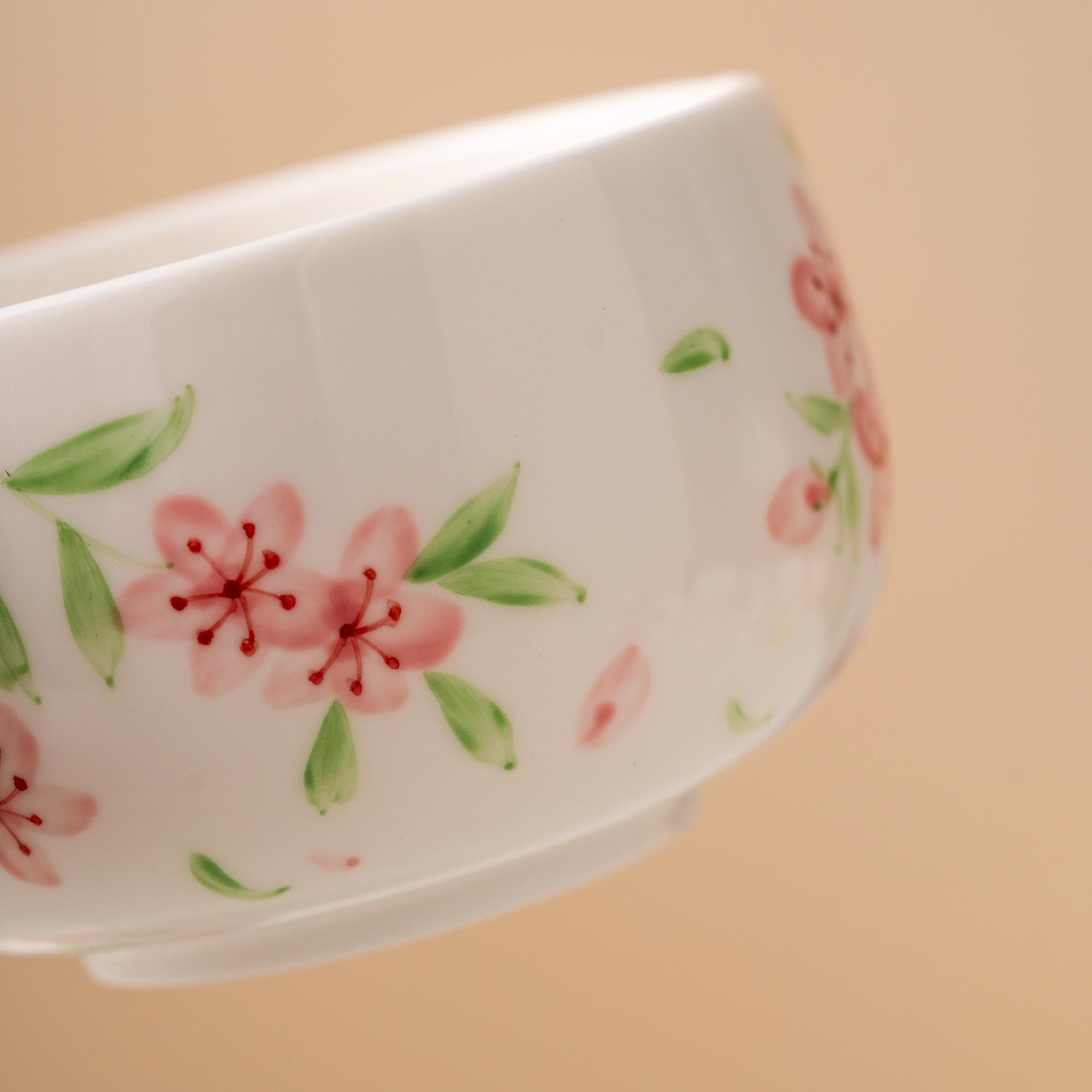 手描きの桃の花の陶器製抹茶碗セット、注ぎ口付き竹製茶筅と茶筅