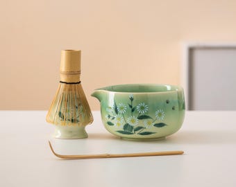 Handbemalte Daisy Keramik Matcha Schüssel Set mit Ausguss Bambus Schneebesen und Chasen Halter Einzigartiges Matcha Schneebesen Geschenkset 450ml