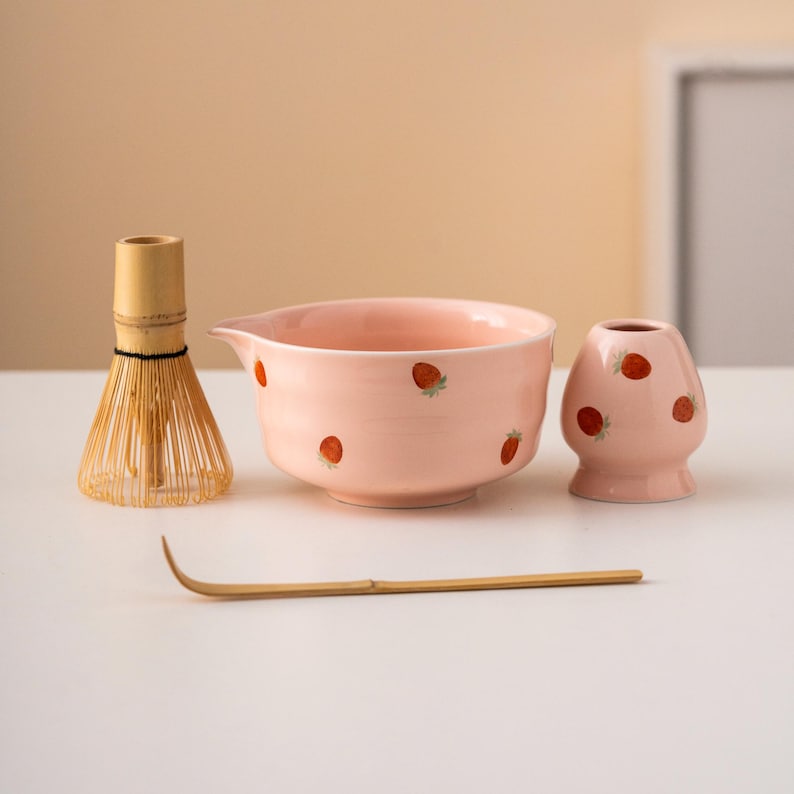 Hand-painted Strawberry Ceramic Matcha Bowl Set with Bamboo Whisk and Chasen Holder Pink Matcha Ceremonial Set 450ml