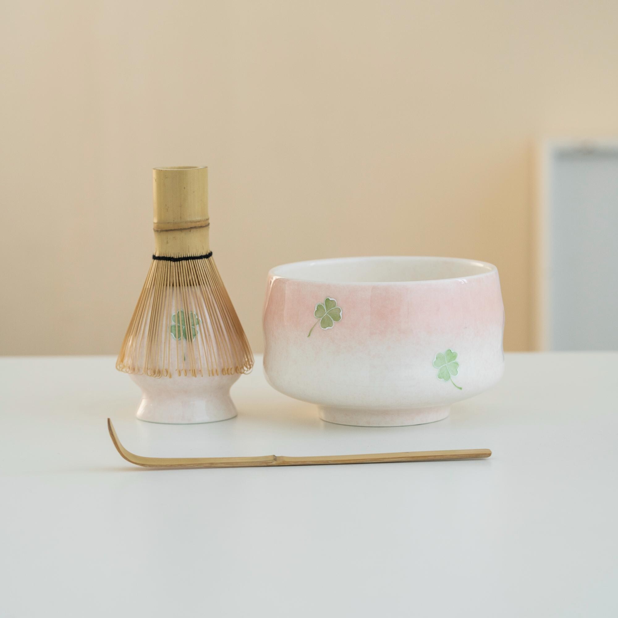 手描き四つ葉のクローバー陶器抹茶碗セット 日本の抹茶キットギフト 