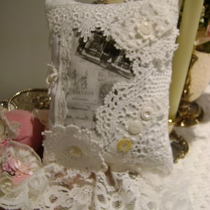 Carte postale de Paris chic noir et blanc image vintage dentelle fleur au crochet satiné à la main porte suspendu coussin