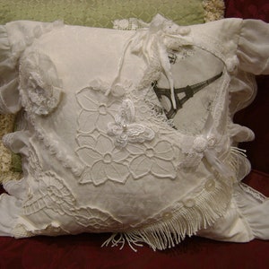 Off white Chic Paris Postcard image vintage EmbroideryVenice Dentelle fleur Oreiller