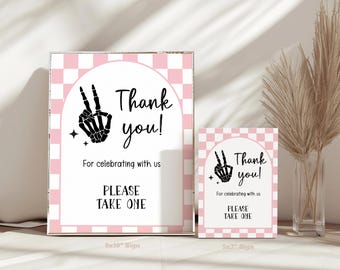 Letrero de recuerdo de Bad TWO the Bone, diseño minimalista para fiesta de cumpleaños de niña, diseño de mano de la paz con esqueleto rosa moderno, plantilla imprimible, D281