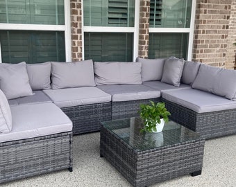 Sommerliches modernes Terrassenmöbel-Set, 7-teiliges Outdoor-Sofa-Set, waschbare graue Kissen und Glas-Couchtisch für Veranda, Pool, Hinterhof-Deck