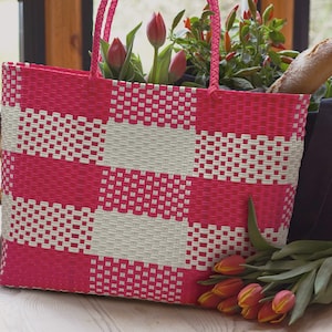 BOLSO TOTE GRANDE DE VERANO. Tejido con plástico reciclado bohemio. Diseño colorido y opaco. ¡Ideal para playa, picnic, mercado y viajes!