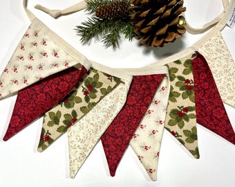 Faixa natalina, bandeirolas triangulares de tecido, decoração para lareira, guirlanda natalina vermelha, verde e branca, flores silvestres, azevinho, 9 bandeirinhas.