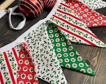 Bandeirinhas natalinas vintage, faixa triangular de tecido, decoração para lareira, guirlanda natalina vermelha e verde, árvores, azevinho, design escandinavo, 9 bandeirinhas