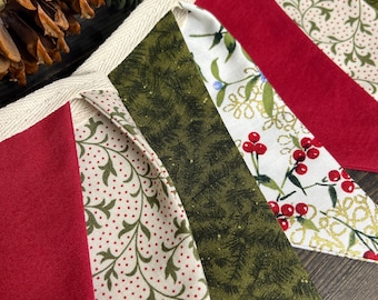 Faixa natalina, bandeirolas triangulares de tecido, decoração para lareira, guirlanda natalina vermelha, verde e branca, azevinho silvestre, 9 bandeirinhas.