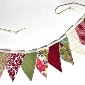 Banderines navideños hechos a mano, pancarta de tela, guirnalda vintage, rojo, verde y tostado, decoración para repisa de chimenea, estilo antiguo - 9 banderas triangulares