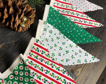 Bandeirinhas natalinas vintage, faixa triangular de tecido, decoração para lareira, guirlanda natalina vermelha e verde, árvores, azevinho, design escandinavo, 9 bandeirinhas