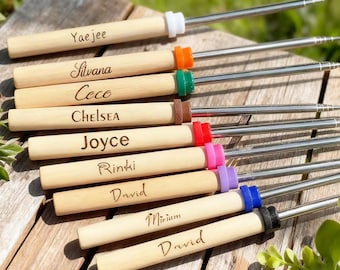 Palitos personalizados para asar malvaviscos, accesorios de camping, brochetas de madera grabadas para asar a la parrilla, brochetas retráctiles para fogatas, ideales como regalos de camping.