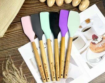 Outil de cuisine personnalisé avec spatule en silicone gravée, outil de cuisson en bois avec spatule en silicone, cadeau pour amateur de cuisine, cadeau de douche nuptiale pour elle