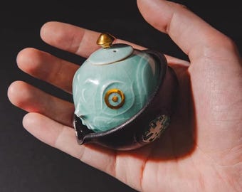 青衣 Wエンジン超リアルレプリカ ― 景徳鎮「氷翡翠」磁器急須＆金彩