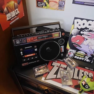 Zenless Zone Zero Cassete Player Portátil - Cassette Master 06 Estação Retro