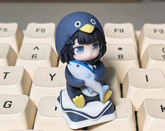 Arknights: Endfield – Endministrator Penguin GUGUGAGA Chibi-Figure Keycap, Desk Decor | Universal Keycap Fit